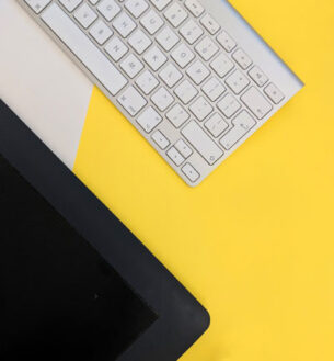 Screen and keyboard on white-yellow table