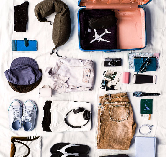 Pack clothes in Travel-Case