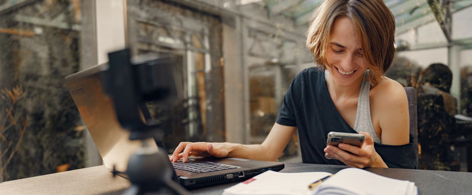 Girl sitting in front of the laptop