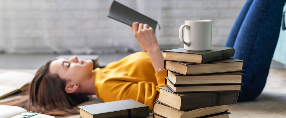 medium-shot-woman-reading